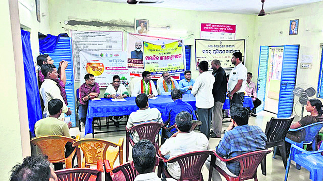 గజపతిలో అధికారుల పర్యటన1