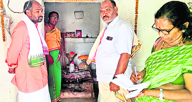 పసుపు అలంకరణలో  రేణుకా ఎల్లమ్మ2