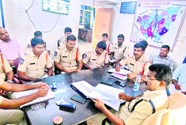 శాంతిభద్రతలను కాపాడాలి2