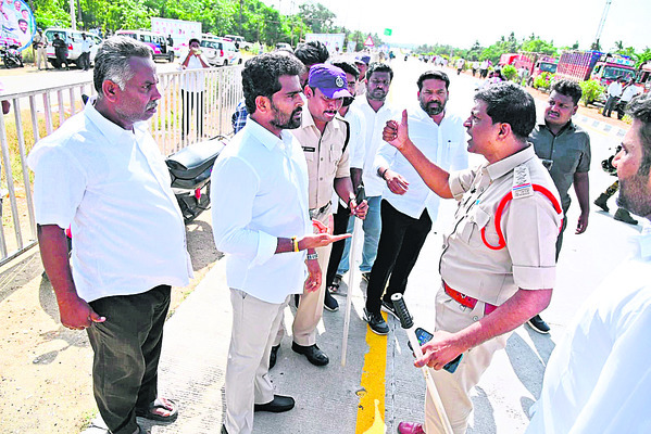 పోలీసుల ఓవర్‌యాక్షన్‌! 2
