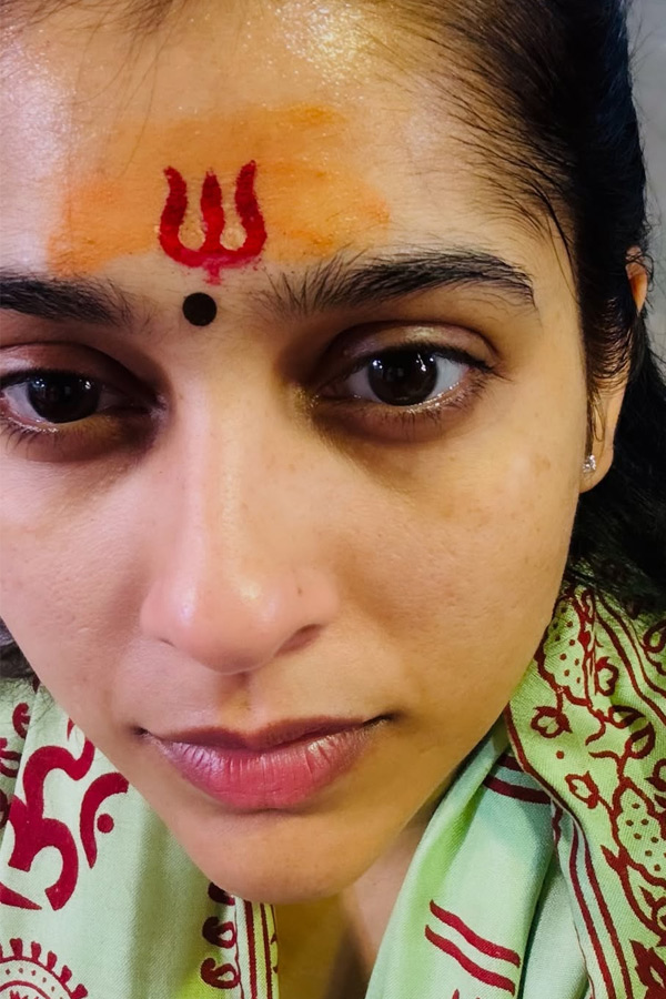 Anchor Rashmi Gautham performs special pujas in Kashi Photos2