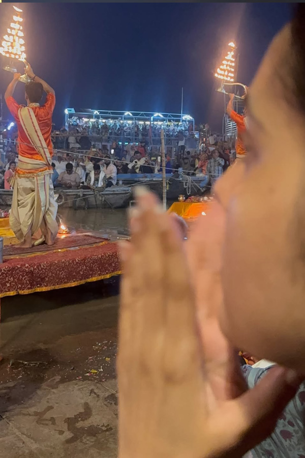 Anchor Rashmi Gautham performs special pujas in Kashi Photos8