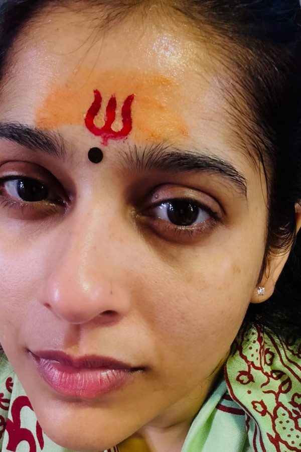 Anchor Rashmi Gautham performs special pujas in Kashi Photos10