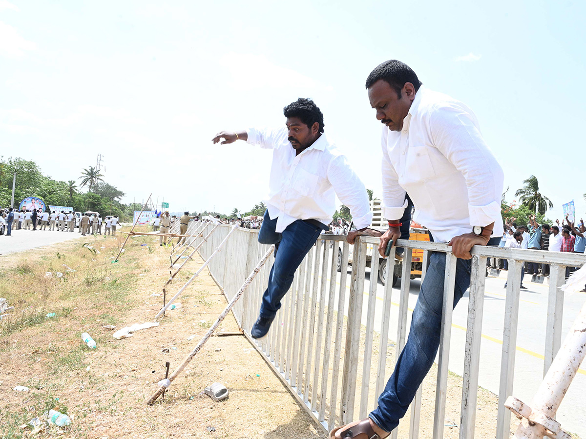 Crowd Rush To YS Jagan Bangarupalyam Tour Photos16