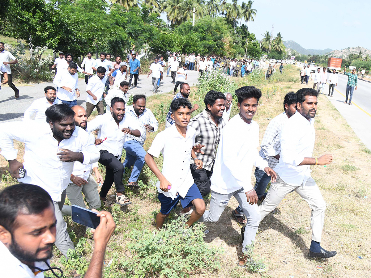 Crowd Rush To YS Jagan Bangarupalyam Tour Photos5