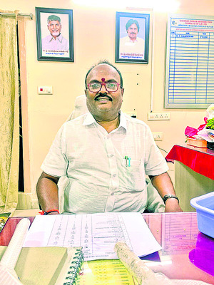 ఈపీడీసీఎల్‌ ఎస్‌ఈ బాధ్యతల స్వీకరణ 1