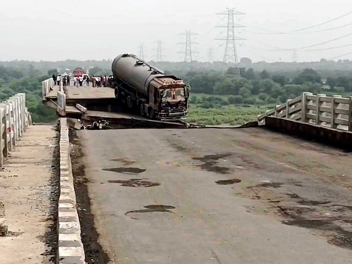 river following the collapse of a portion of a bridge in Mujpur near Vadodara 13