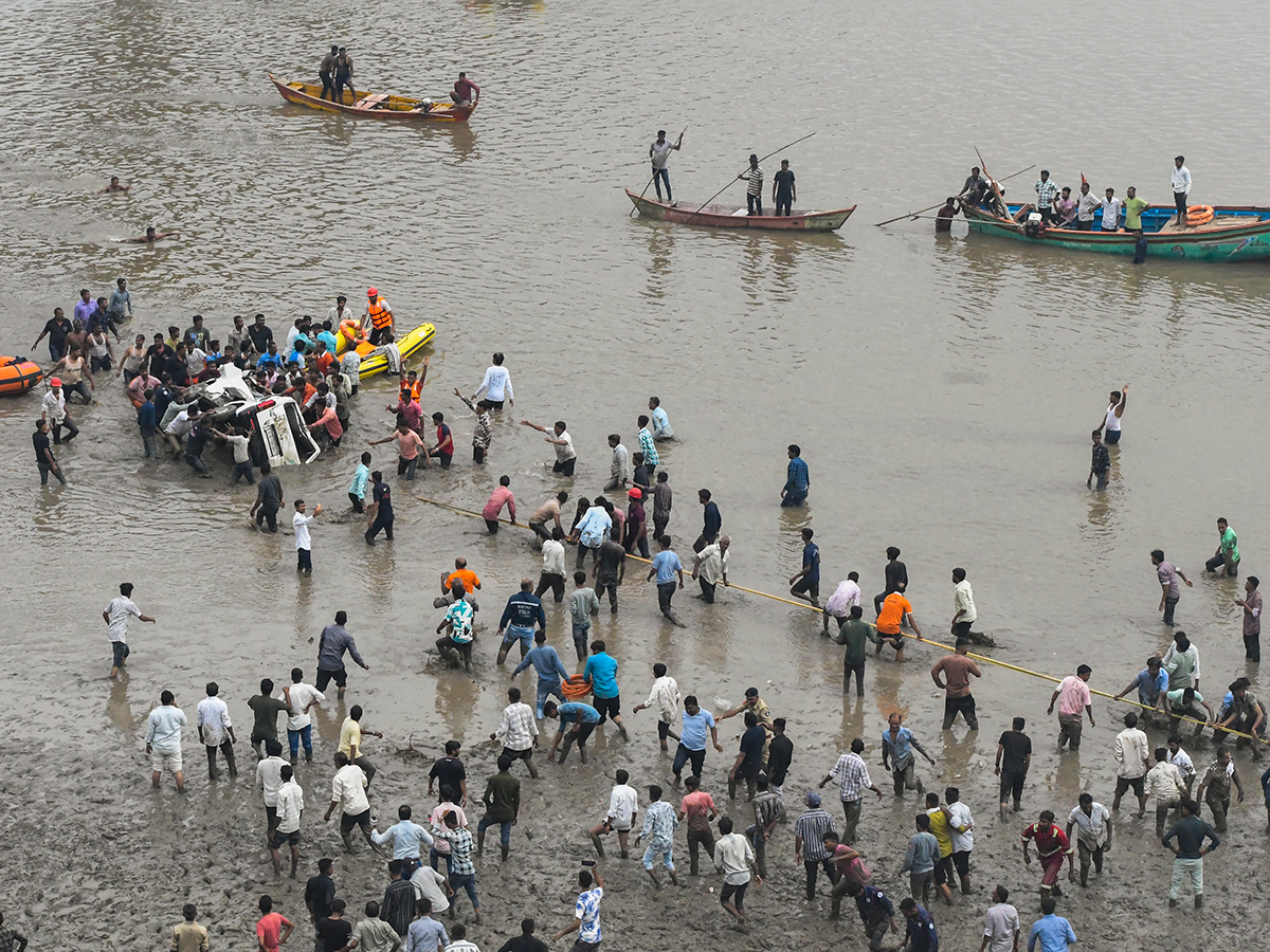 river following the collapse of a portion of a bridge in Mujpur near Vadodara 19
