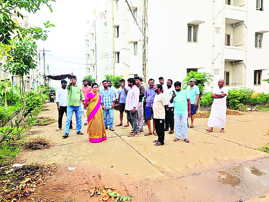 మెనూ ప్రకారం భోజనం అందించాలి1