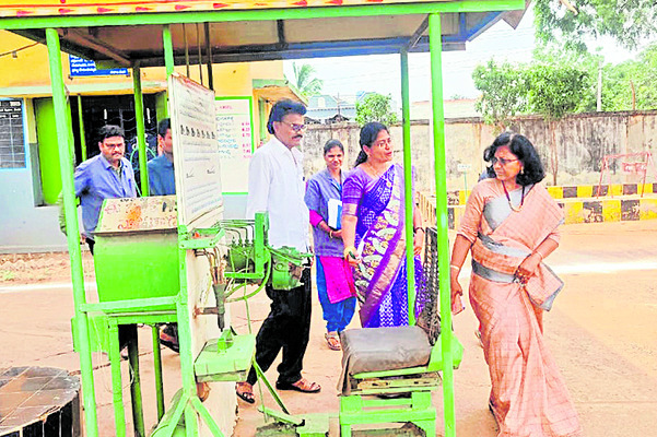 డ్రెయిన్లలో పూడికతీత పనులు ప్రారంభం   1