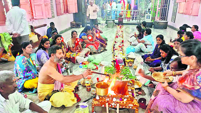 భక్తిశ్రద్ధలతో గురుపౌర్ణమి 1