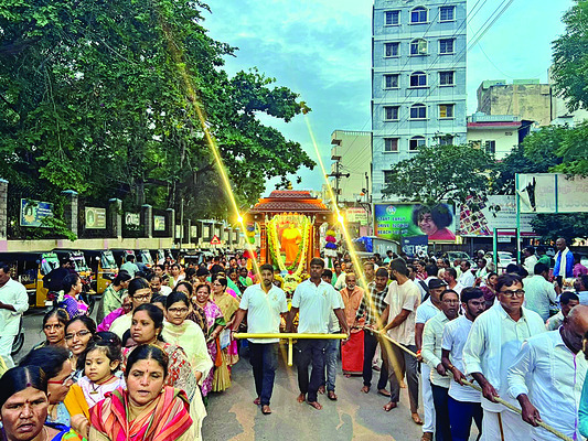 భక్తి శ్రద్ధలతో శ్రీగిరి రఽథోత్సవం 1