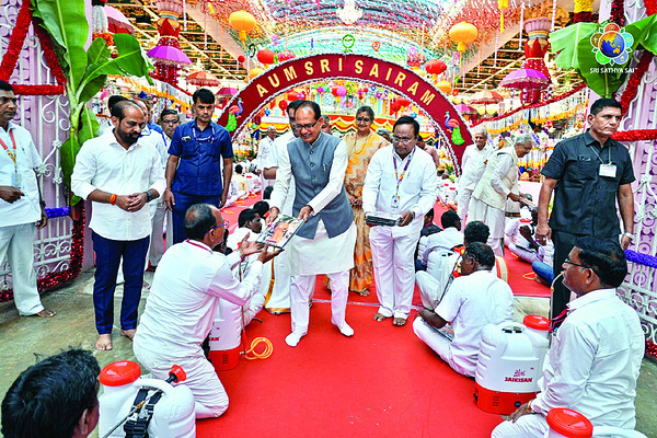 వేడుకగా గురుపౌర్ణమి1