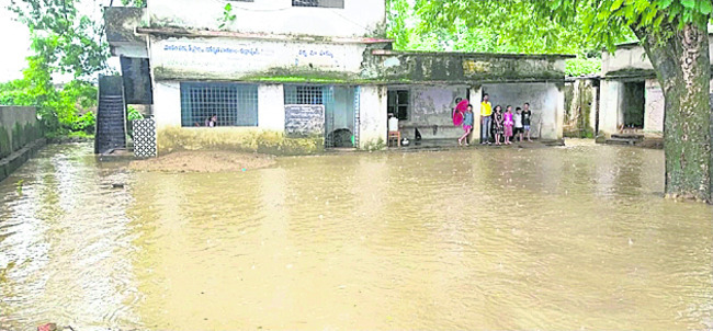 వాన జోరు.. వరద హోరు!3