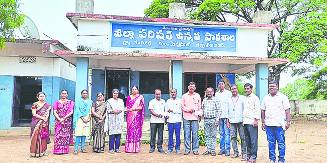ఉపాధ్యాయ సమస్యల పరిష్కారానికి కృషి 1