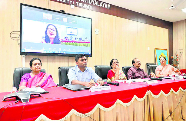 మాజీ మంత్రి పెద్దిరెడ్డి అయ్యప్ప మాలధారణ 1