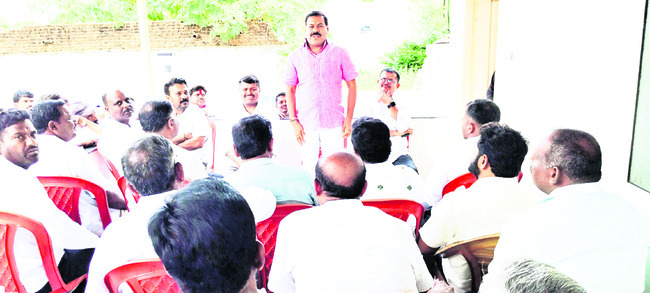 కార్యకర్తలకు అండగా ఉంటాం : బీరం
1