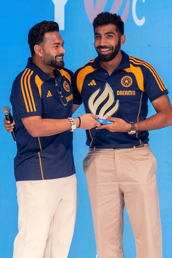 Yuvraj Singh Hosts Star-Studded Charity Dinner Photos13