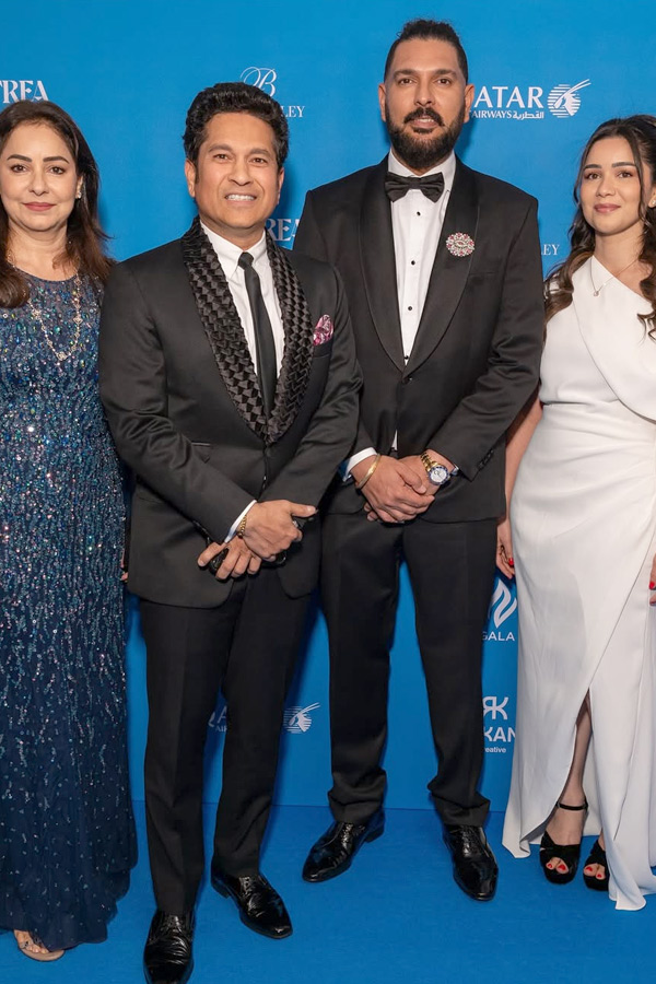 Yuvraj Singh Hosts Star-Studded Charity Dinner Photos4