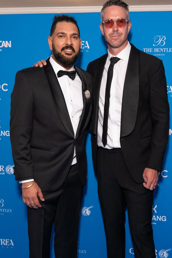 Yuvraj Singh Hosts Star-Studded Charity Dinner Photos7