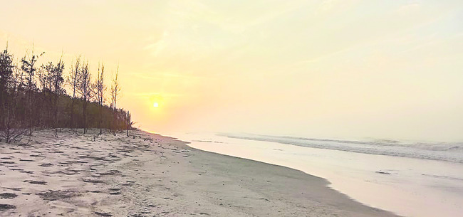 తీరంపై జలఖడ్గం1
