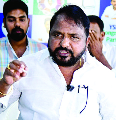 పేదలకు విద్యను దూరం చేస్తున్న చంద్రబాబు 1