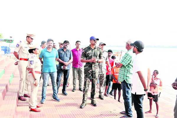 గోదావరి పరవళ్లు..2
