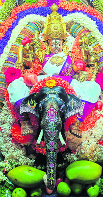 గజలక్ష్మీదేవిగా చాముండేశ్వరి 2