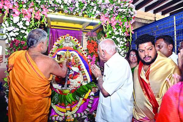గజలక్ష్మీదేవిగా చాముండేశ్వరి 1
