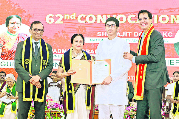 ఘనంగా ఐఐటీ స్నాతకోత్సవం2