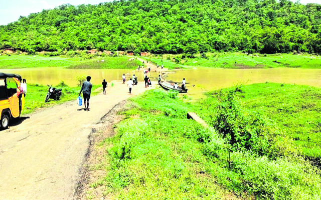 ముంచెత్తుతున్న వరద 1