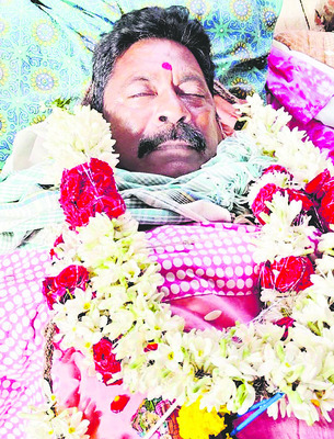 విద్యుదాఘాతంతో  రైతు మృతి 2