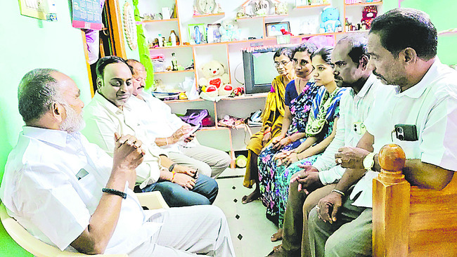 న్యాయం కావాలి.. నిందితులను శిక్షించాలి 4