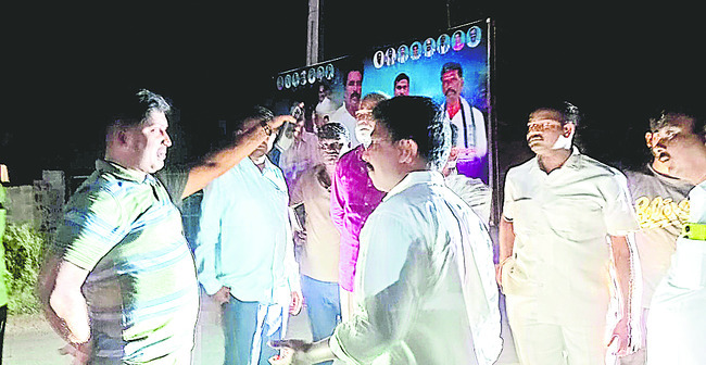 అడుగడుగునా ఆంక్షలు.. 1