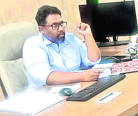 వనాలు పెంచుడే..
3
