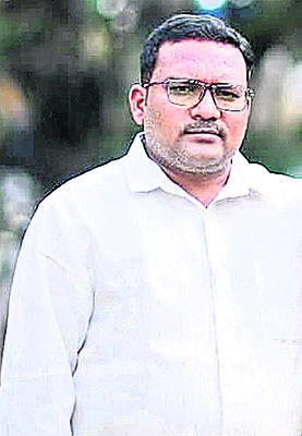 అప్పు తీర్చలేక  రైల్వే ఉద్యోగి ఆత్మహత్య1