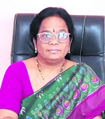 ఫొటో తీసి.. పౌష్టికాహారం ఇచ్చి1