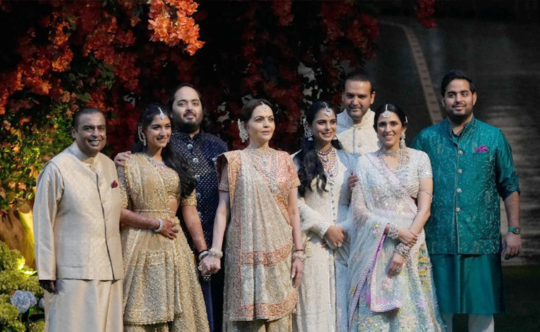 Radhika Merchant, Anant Ambani 1st wedding Anniversary Photos20