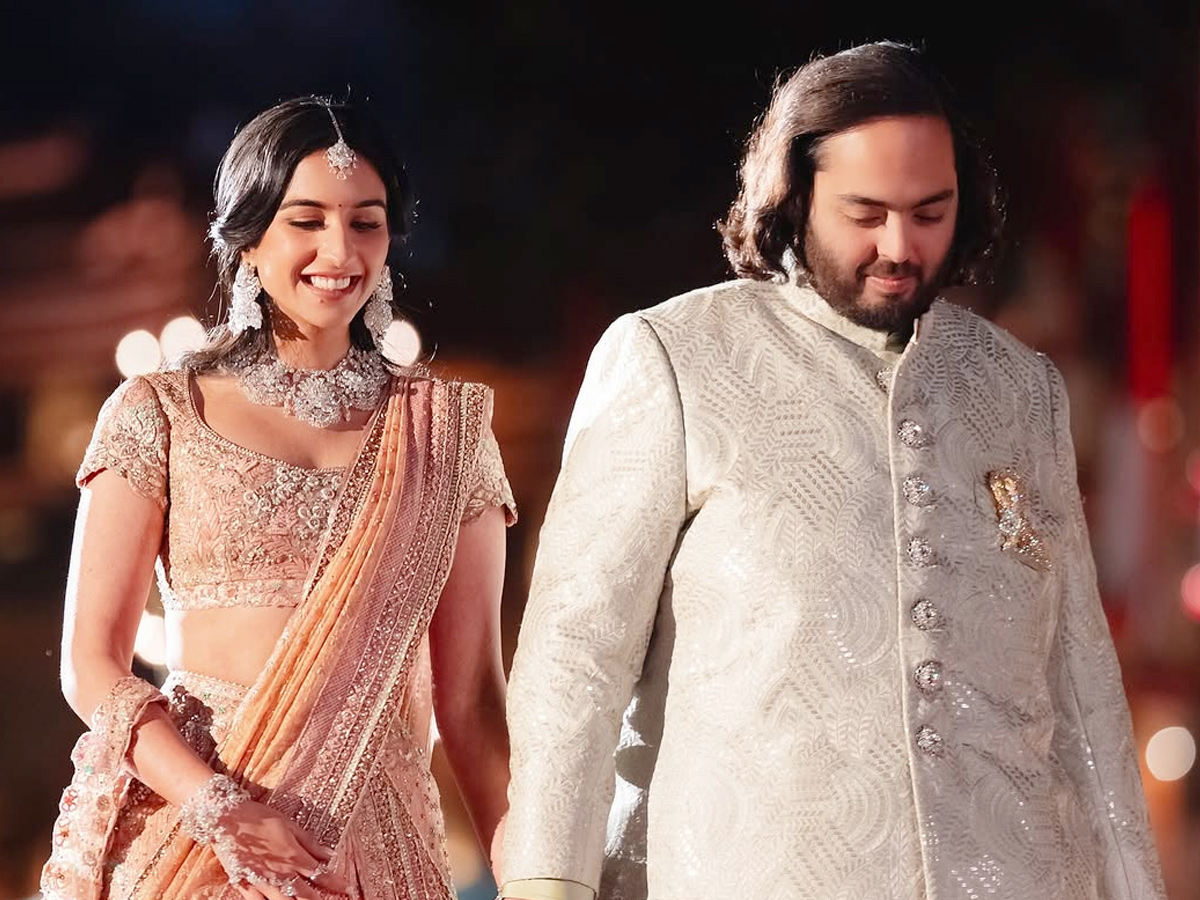 Radhika Merchant, Anant Ambani 1st wedding Anniversary Photos8