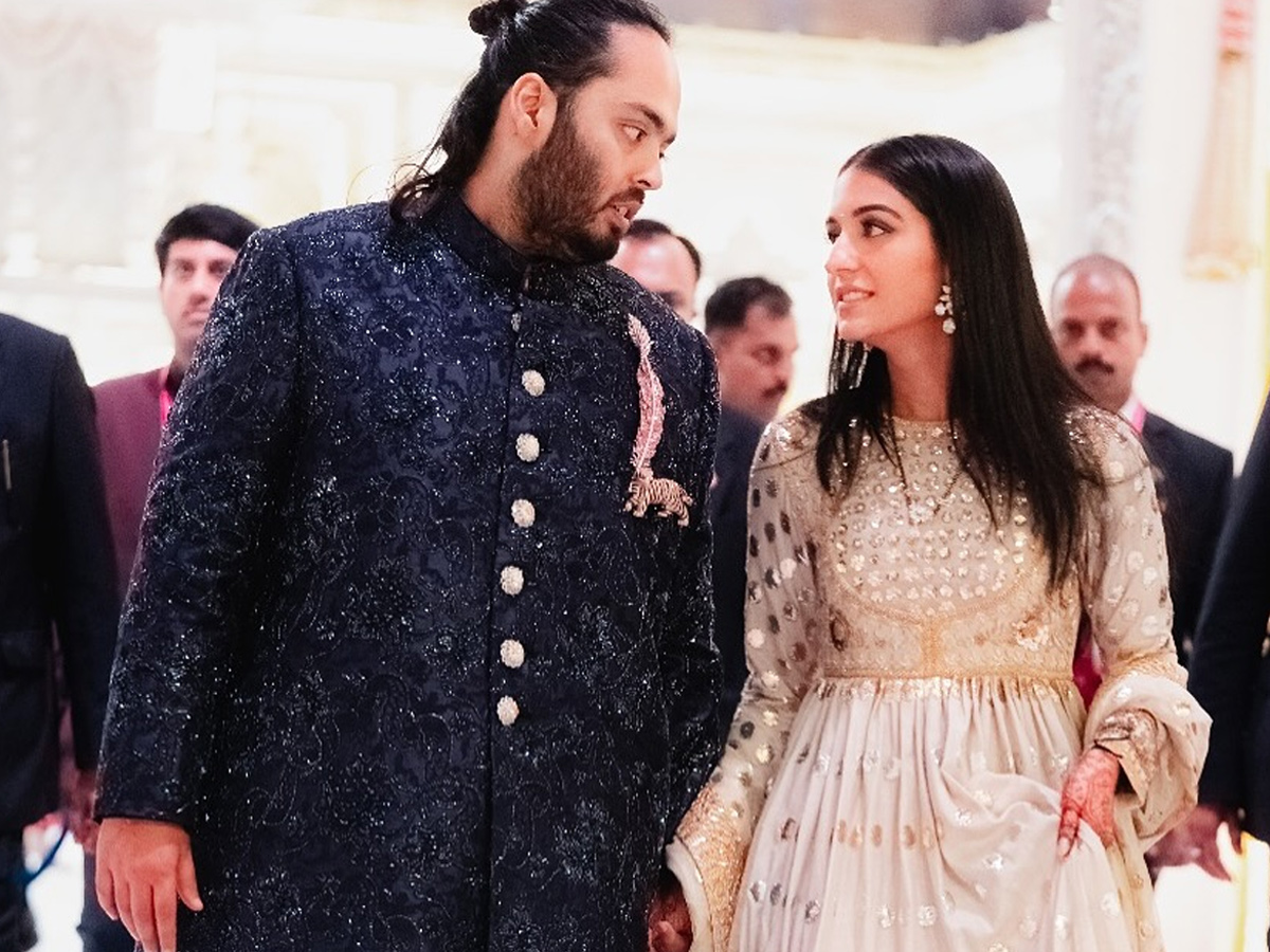 Radhika Merchant, Anant Ambani 1st wedding Anniversary Photos9