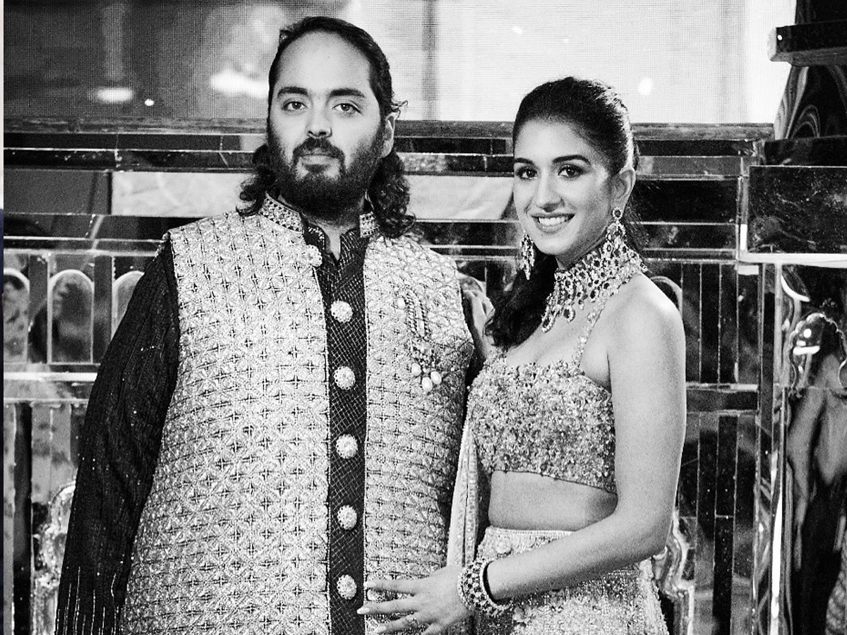 Radhika Merchant, Anant Ambani 1st wedding Anniversary Photos10