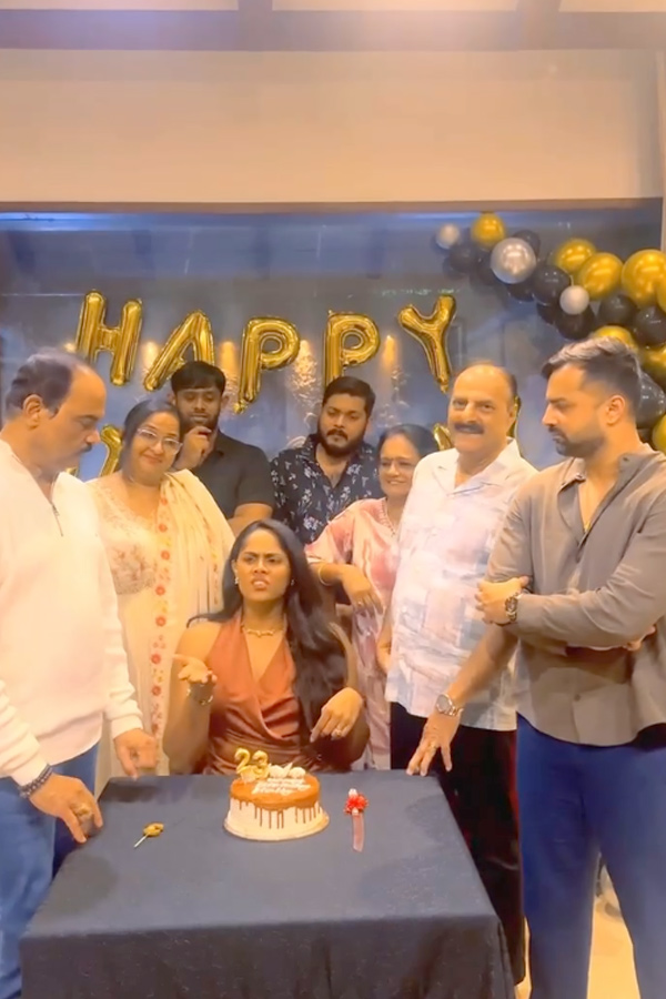 Senior Actress Radha Daughter Karthika Nair Grand Birthday Celebration Photos3