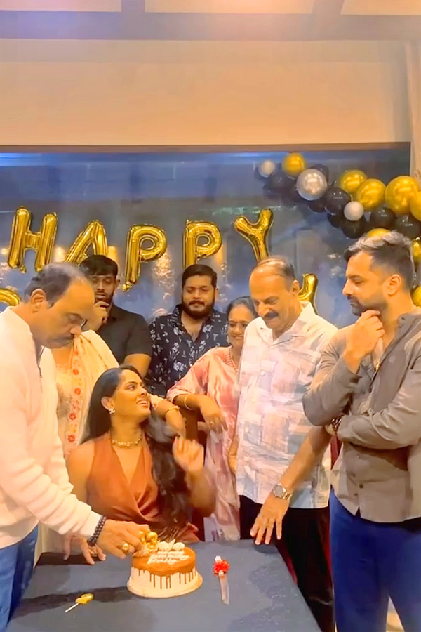 Senior Actress Radha Daughter Karthika Nair Grand Birthday Celebration Photos5