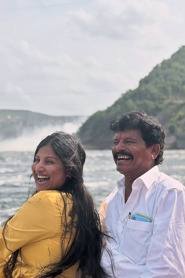 Singer Mangli Visited srisailam temple With Family Photos11