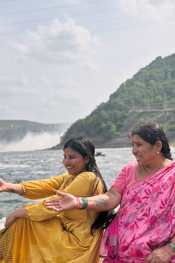 Singer Mangli Visited srisailam temple With Family Photos12