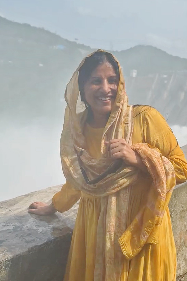 Singer Mangli Visited srisailam temple With Family Photos14