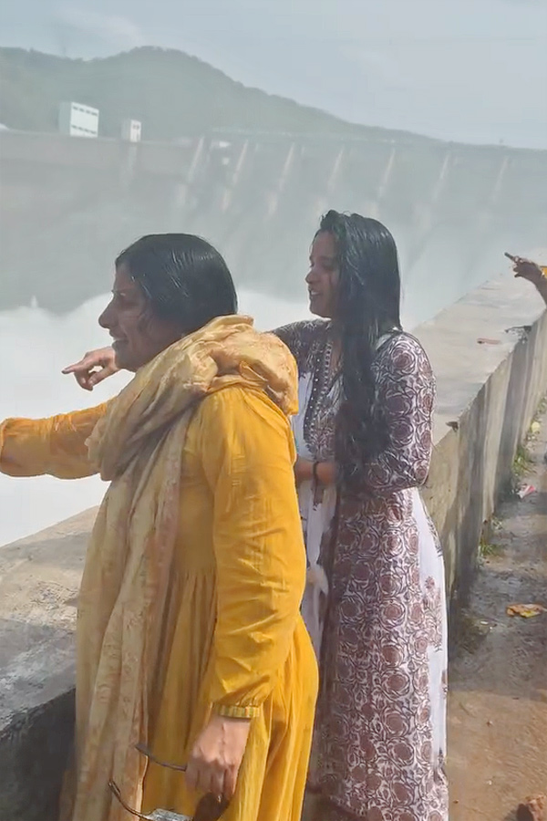 Singer Mangli Visited srisailam temple With Family Photos4