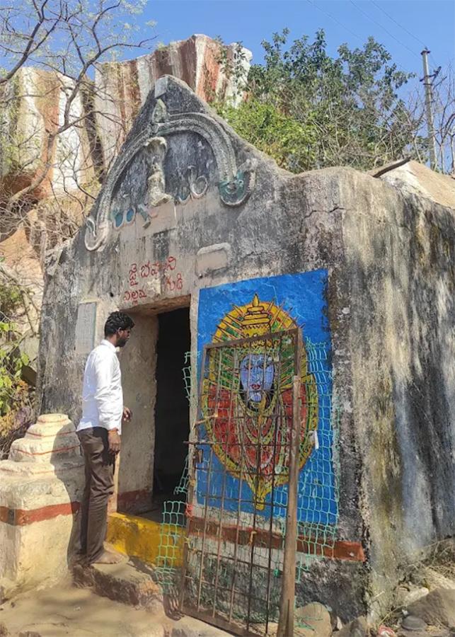 Sri Edupayala Vana Durga Bhavani Devalayam Photos9