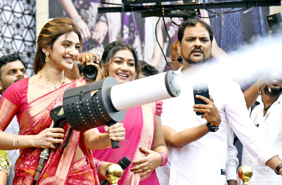 Heroine Sreeleela at Visakhapatnam8