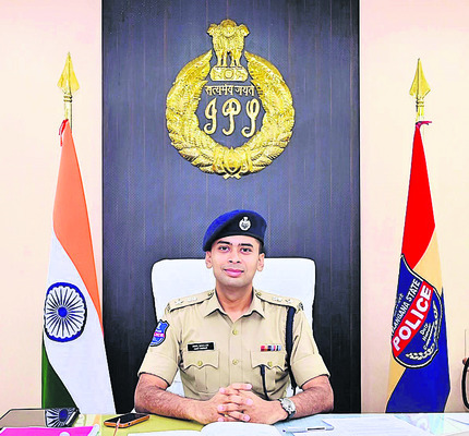 బ్లాక్మెయిలింగ్ దందా గుట్టురట్టు1